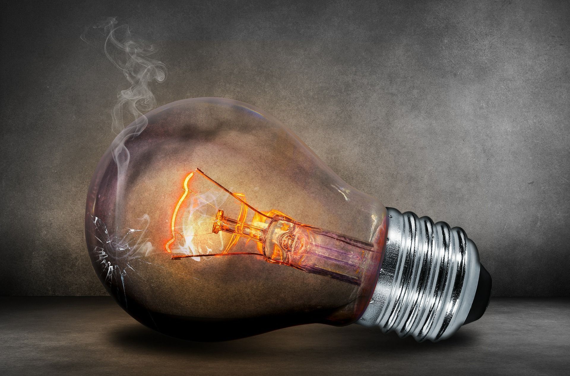 Evite o desperdício: 10 maneiras simples de economizar na conta de luz em casa