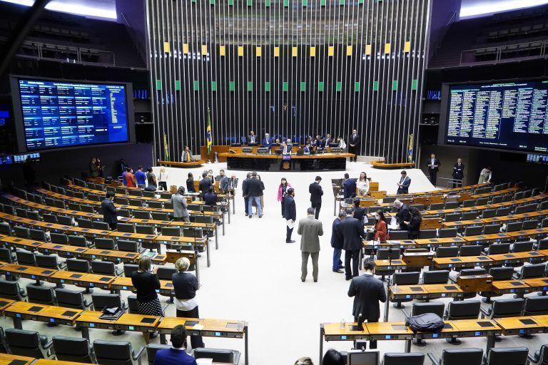 Congresso derruba veto e restabelece compensação aos estados por perdas com ICMS