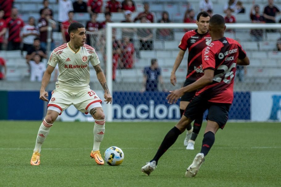 Em Curitiba, Athletico-PR e Internacional empatam pelo Brasileirão