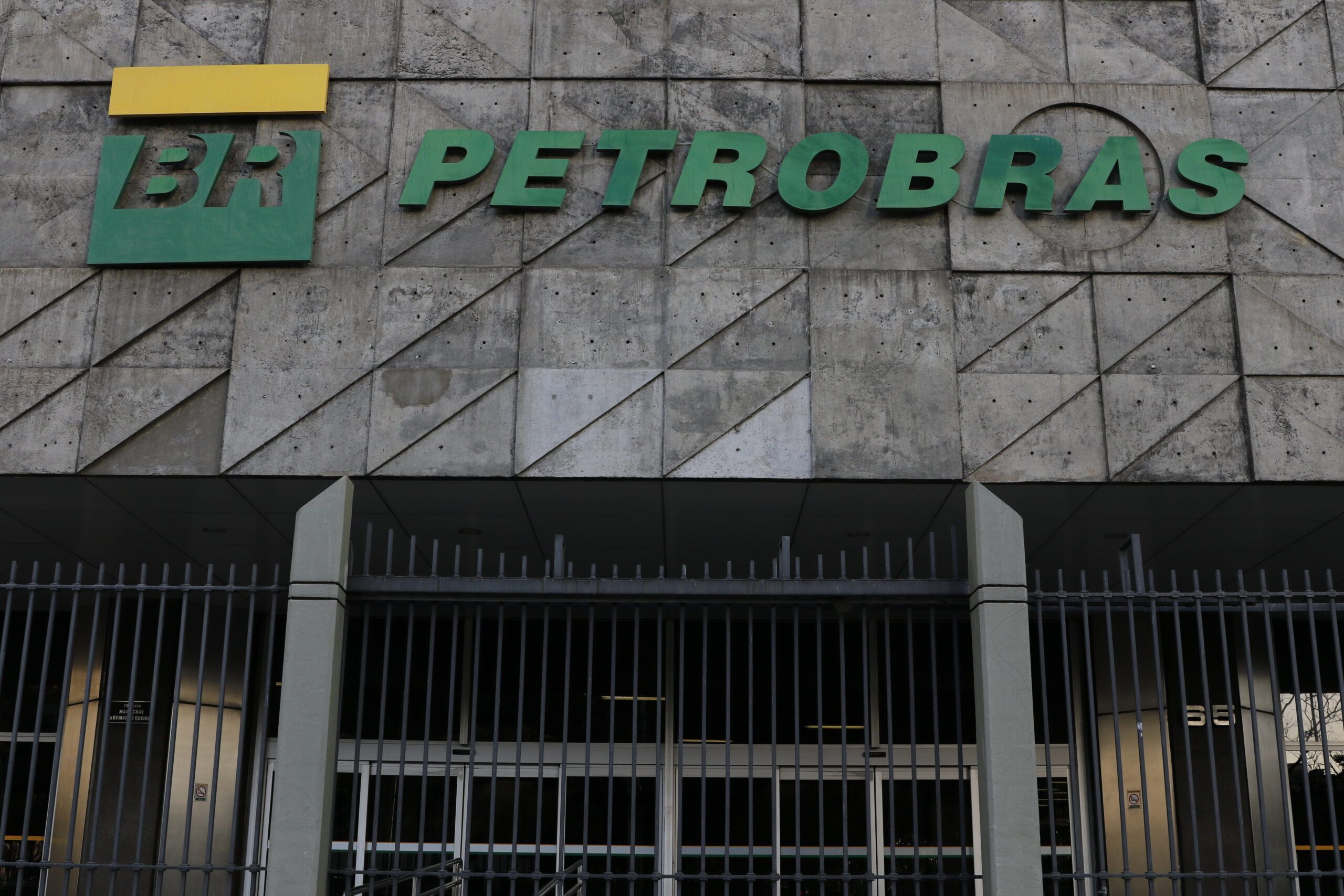 Petrobras aprova nova diretriz de formação de preços dos combustíveis