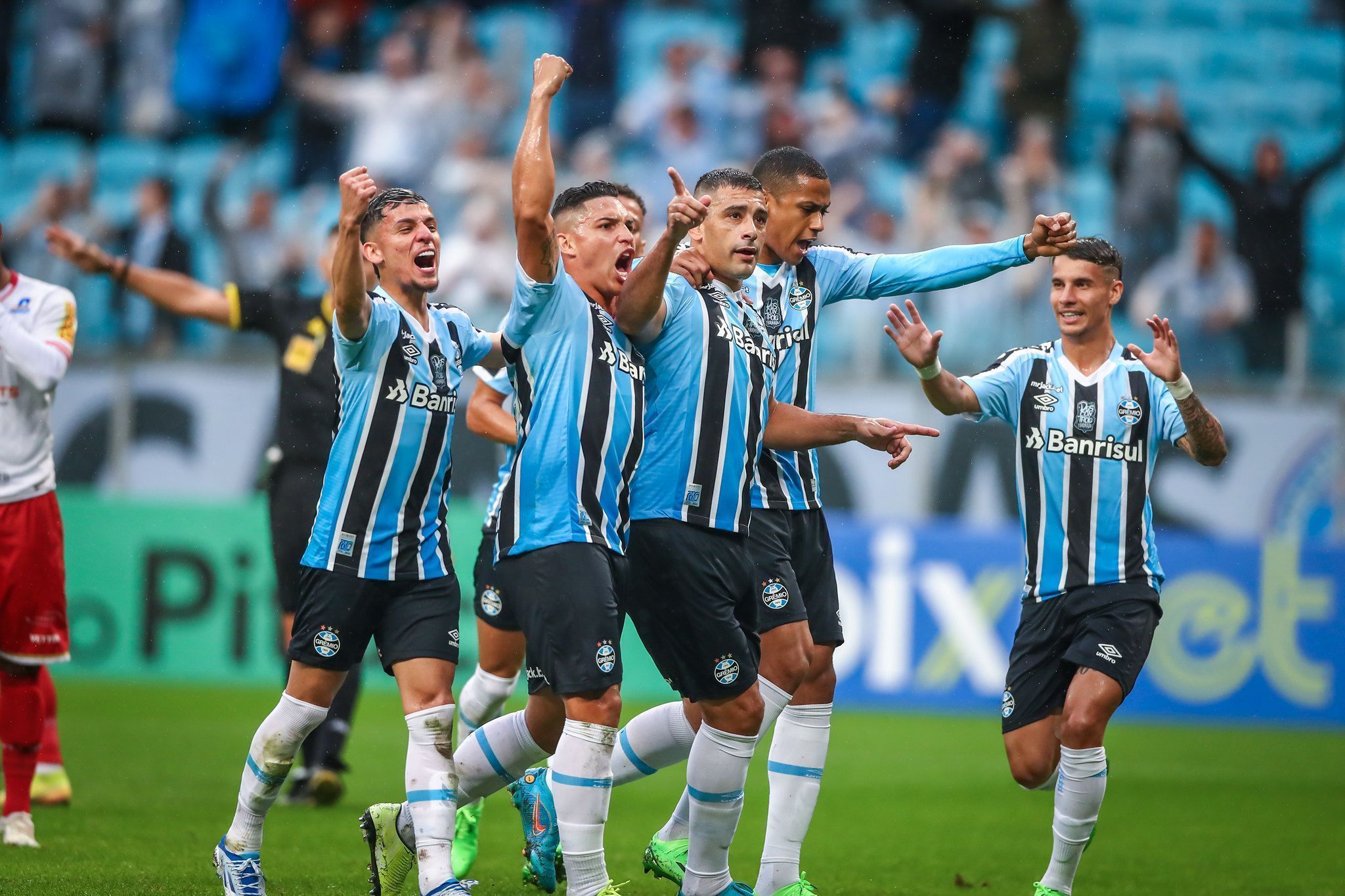 Série B: Grêmio vence Tombense e Sampaio Corrêa bate Vasco em casa