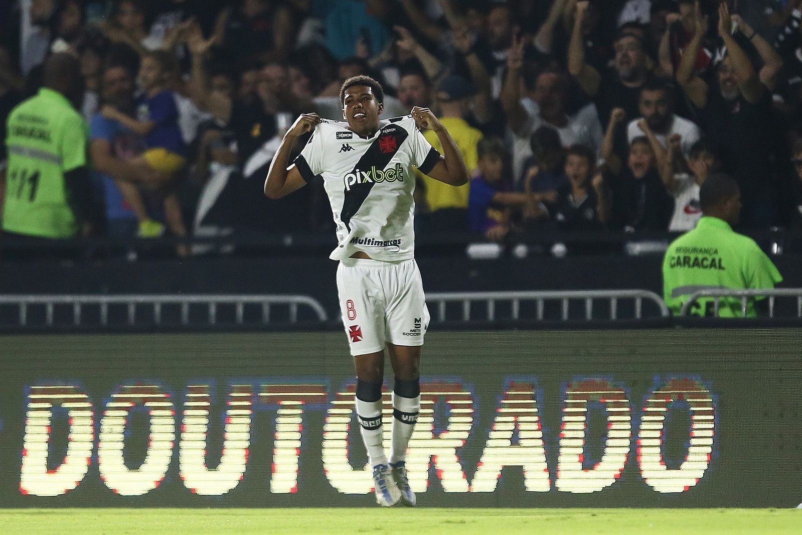 vasco encerra jejum de vitorias e retoma a vice lideranca da serie b