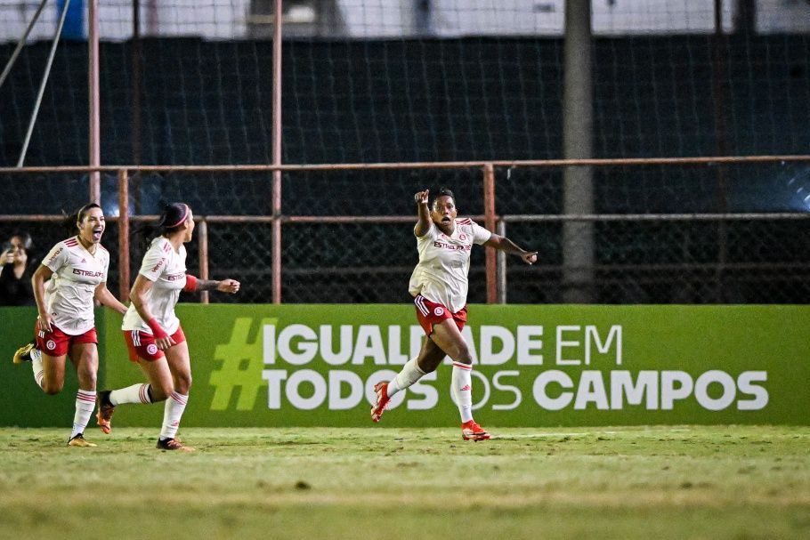 Internacional derrota o Flamengo no jogo de ida das quartas de final do Brasileirão Feminino
