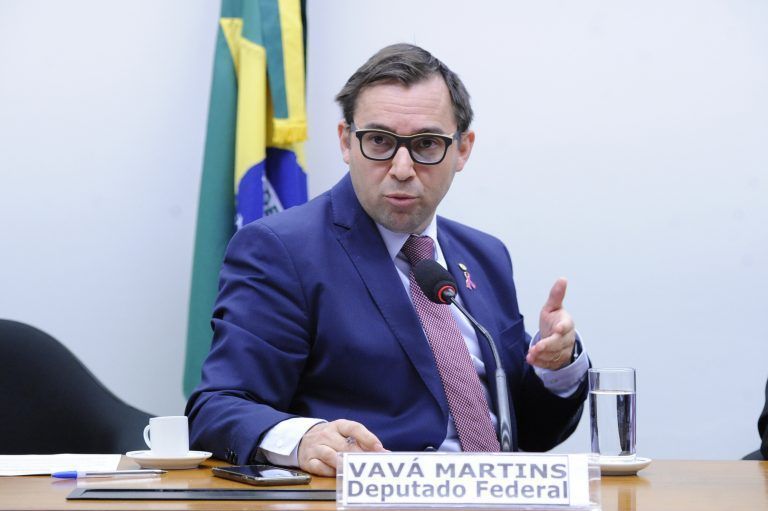 projeto obriga shoppings e estacoes de transporte publico a instalarem redes de protecao em areas de convivencia