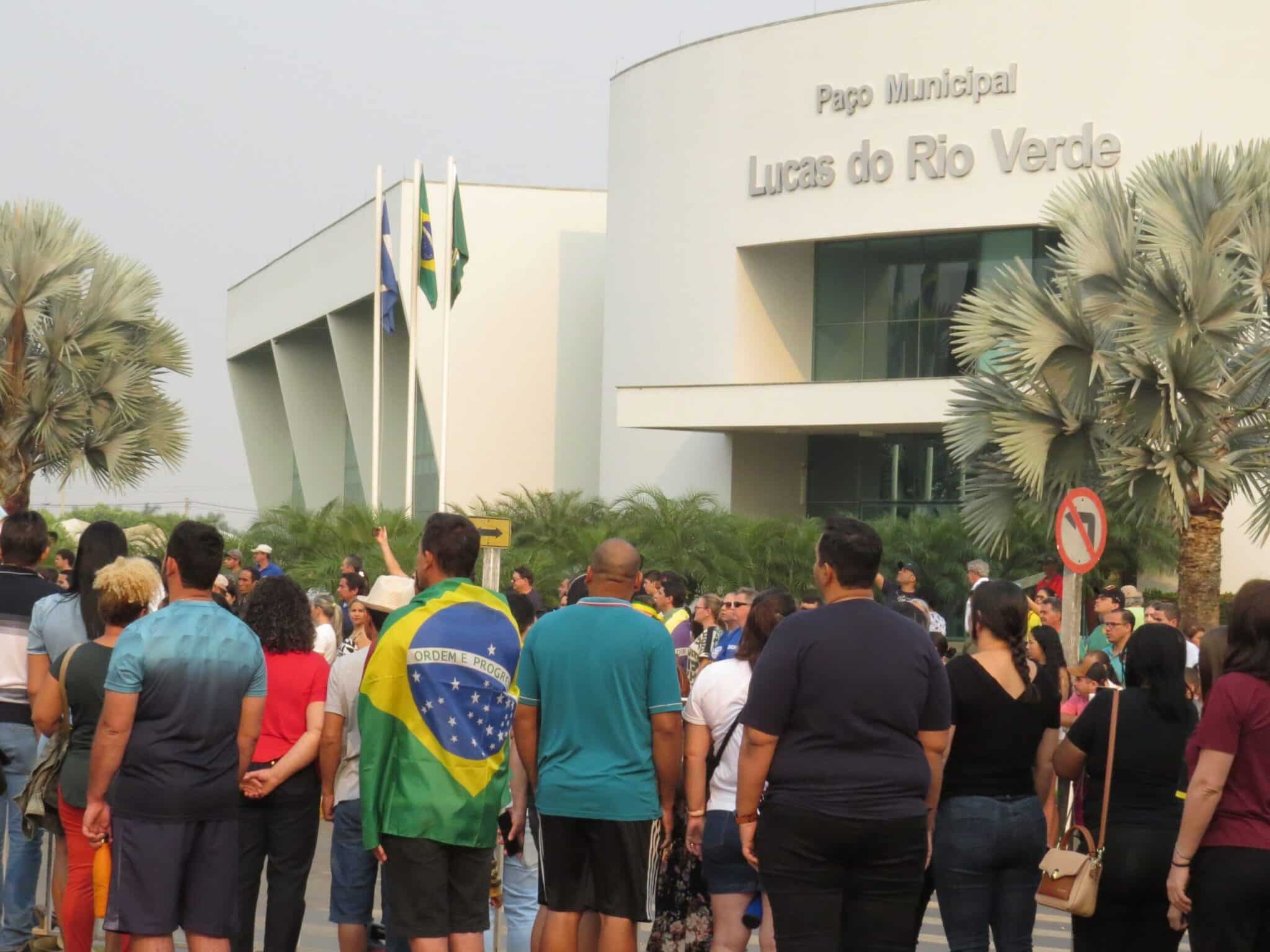 Desfile marca comemoração dos 200 anos da Independência em Lucas do Rio Verde