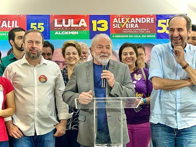 Lula diz que Brasil precisa voltar a ser um país industrializado