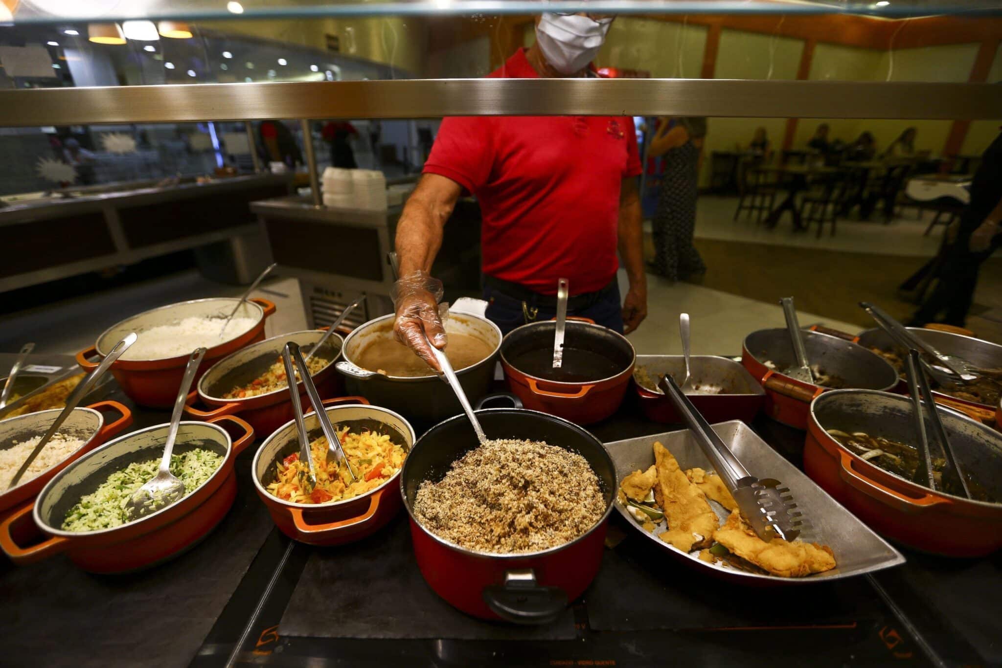 Nova lei altera regras sobre auxílio-alimentação e teletrabalho