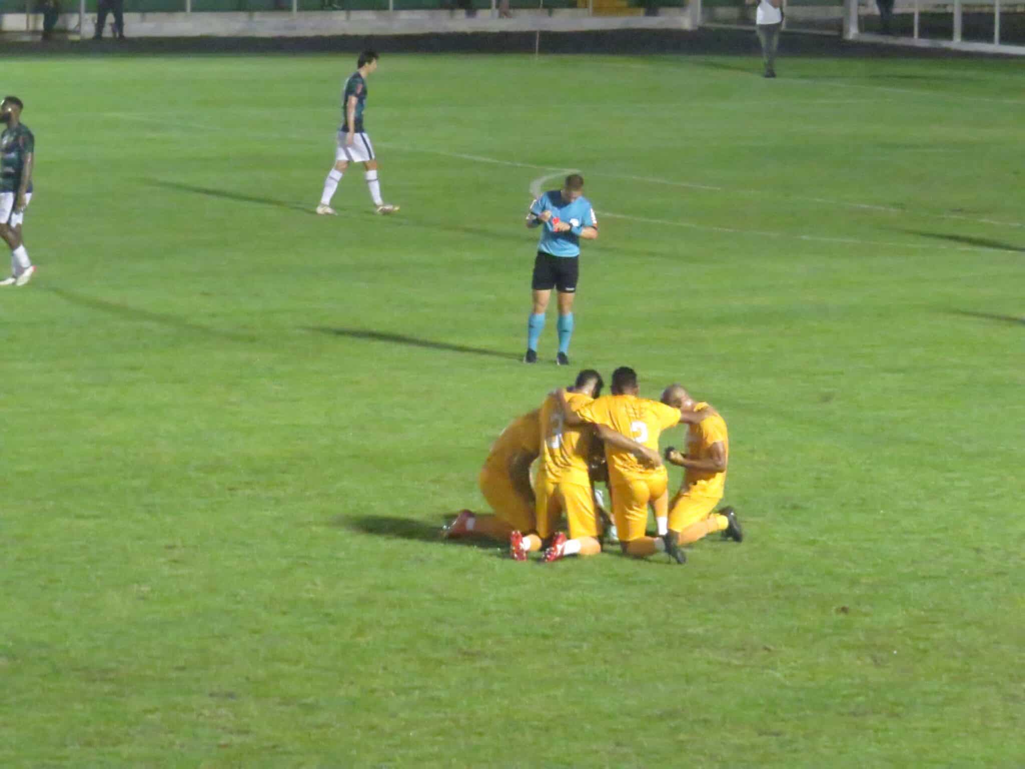 Com um a mais desde o início do jogo, LEC perde em casa e dá adeus a Copa Verde