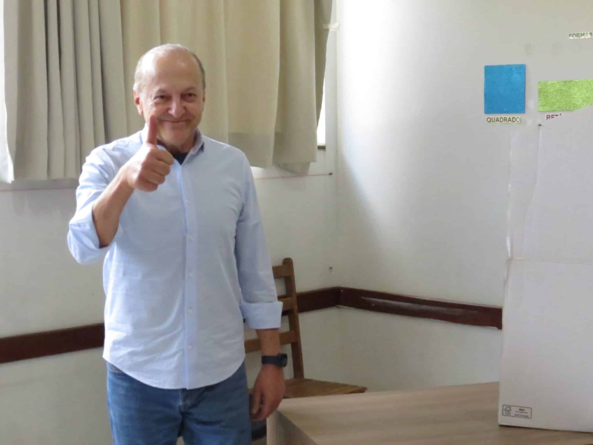 Ao votar em Lucas do Rio Verde, Pivetta destaca importância do eleitor comparecer às urnas