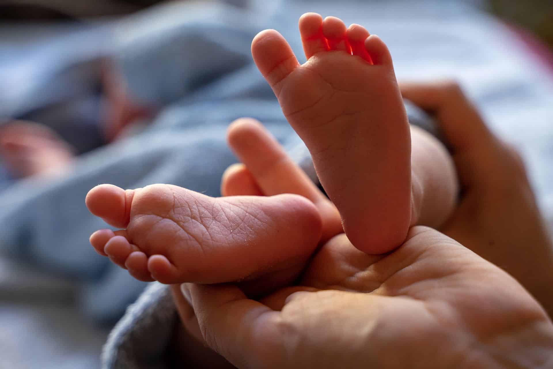 Mulher abandona filho de 7 meses dentro de bar em cidade de Mato Grosso