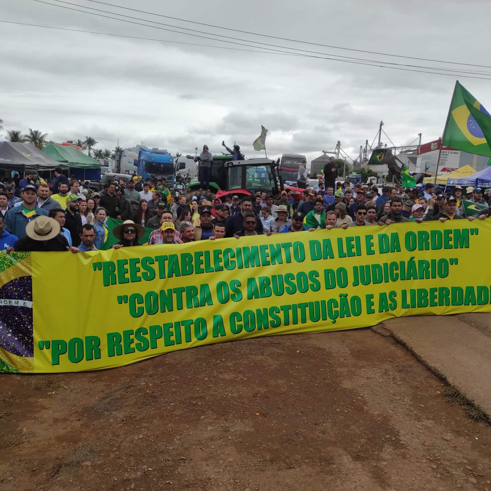 Bloqueio da BR 163 em Lucas do Rio Verde flexibiliza fluxo de veículos de passeio