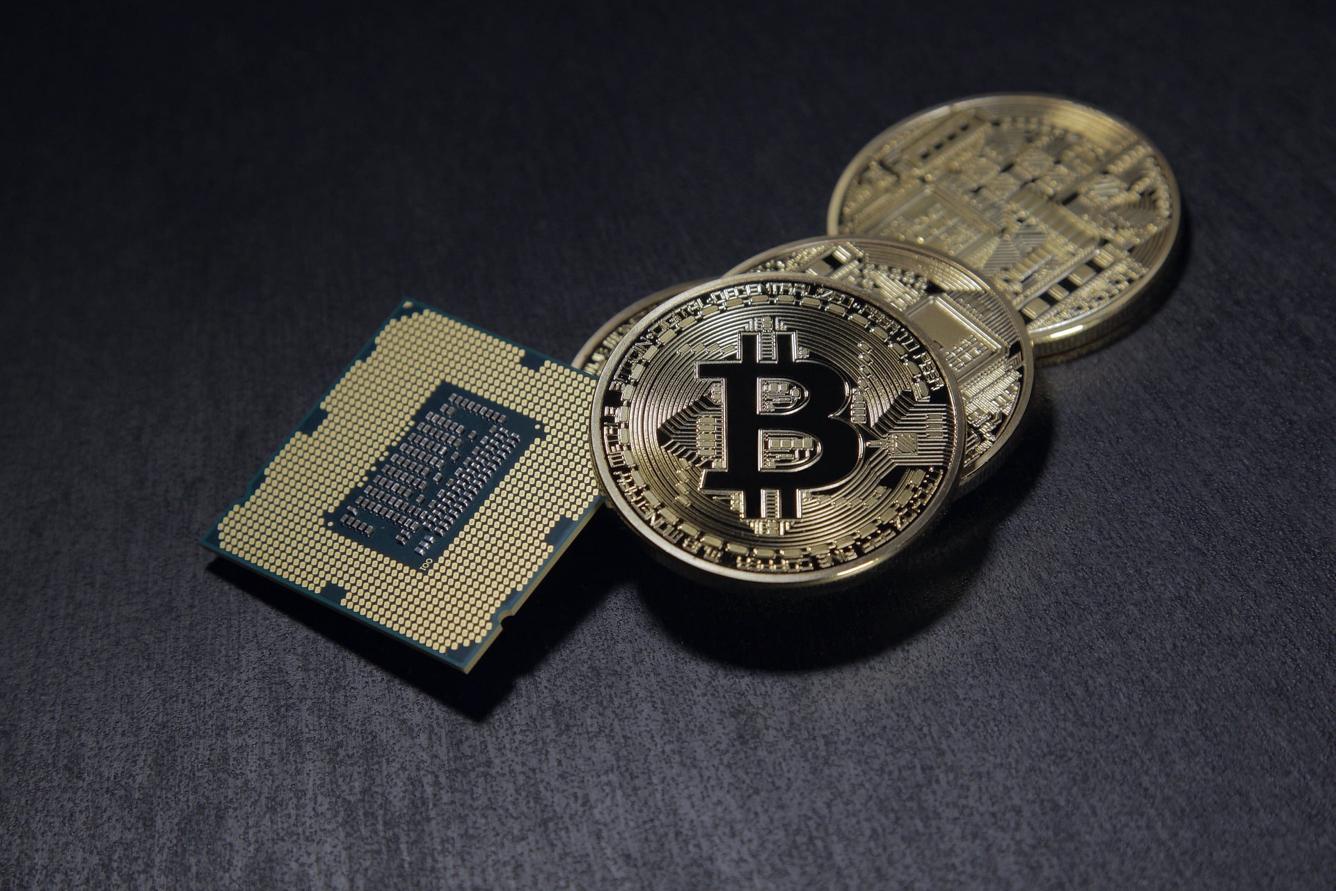 Criptomoedas sobem em 1º de dezembro; Bitcoin e Ethereum lideram o movimento