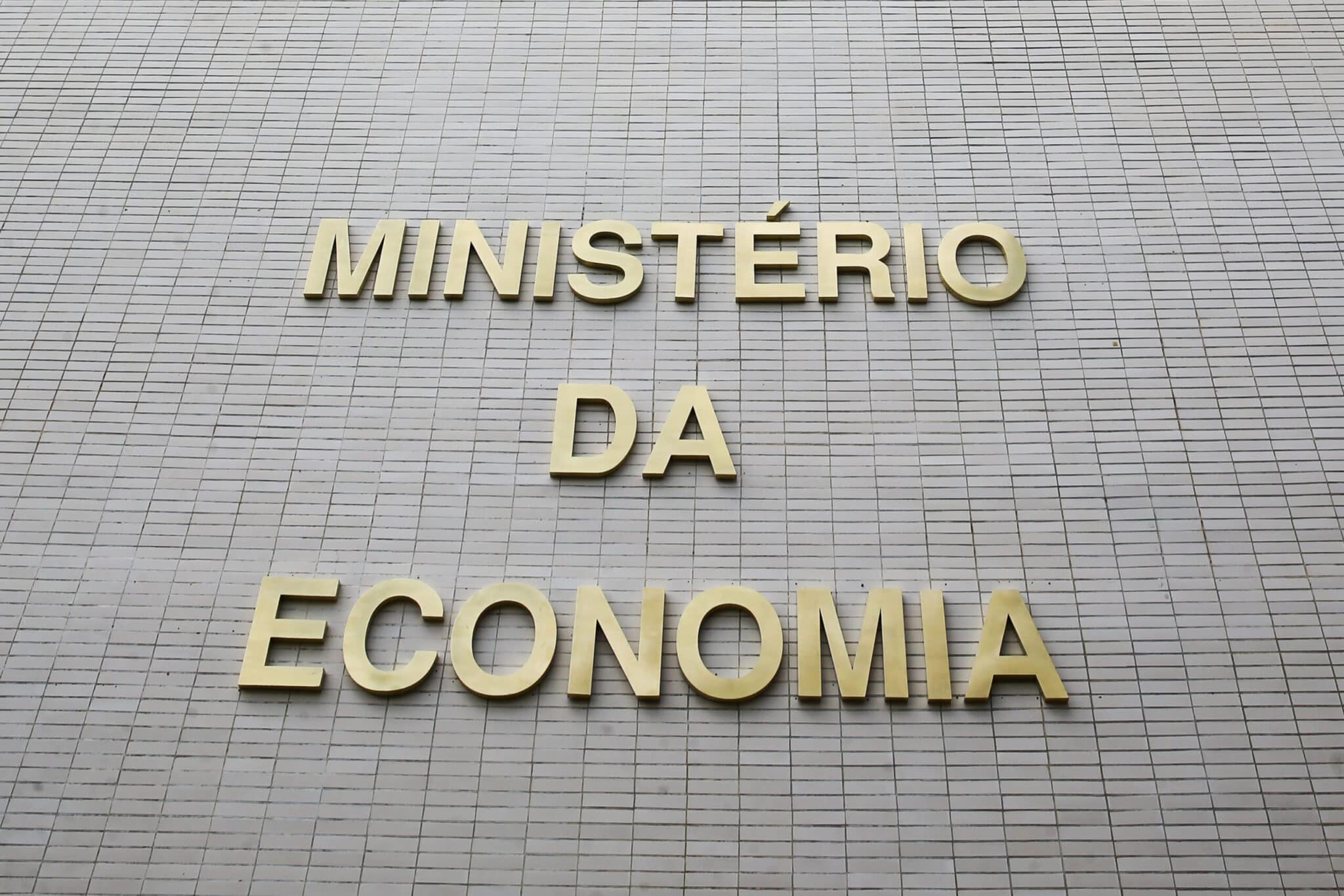 Bloqueios no Orçamento serão revistos no próximo mês, diz secretário