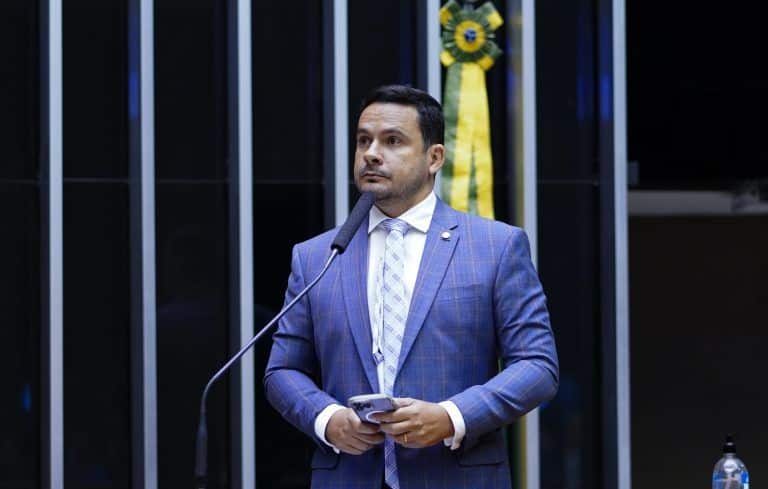 Câmara aprova MP que aumenta para 45% a margem do crédito consignado de servidores federais