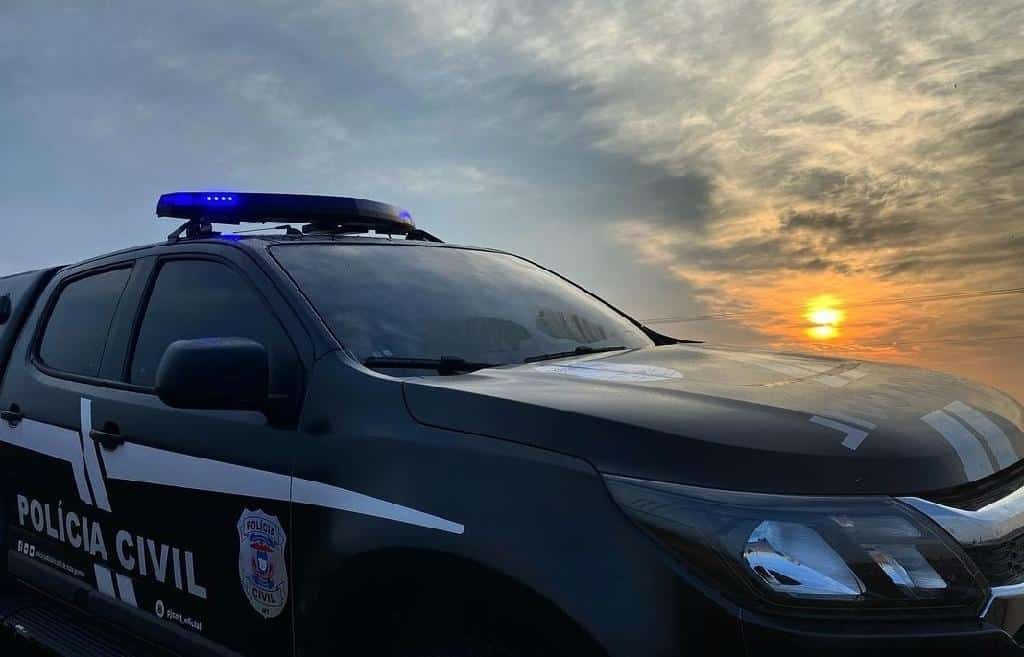 criminoso que cometeu roubos e furtos a residencias e comercio e preso em flagrante pela policia civil
