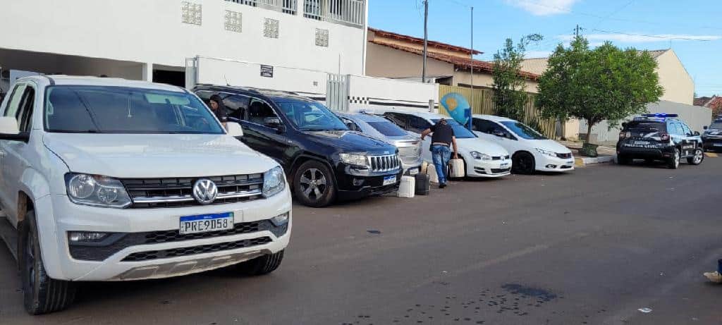 Polícia apreende 15 veículos e R$ 205 mil em Mato Grosso