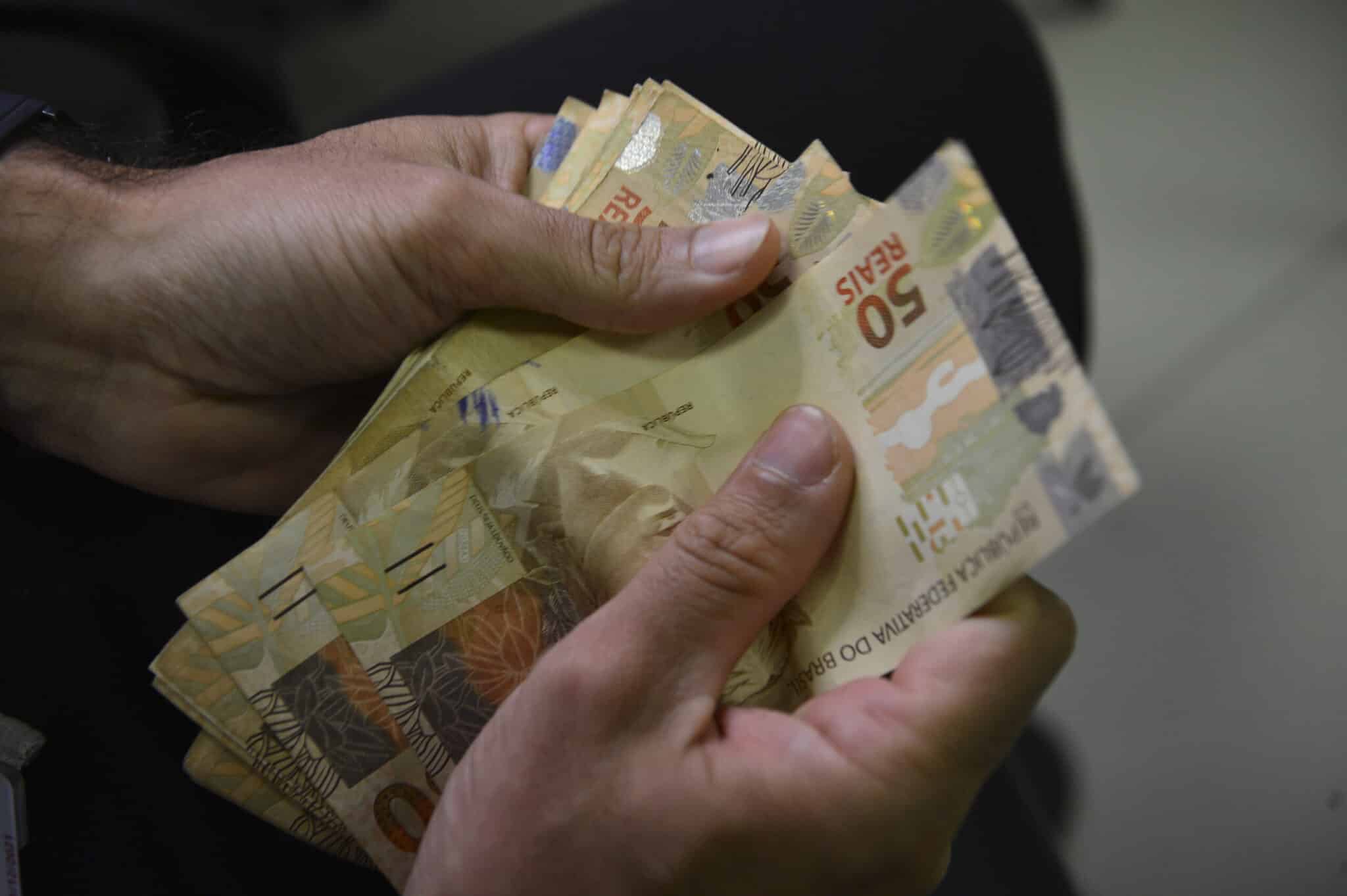 Beneficiários com NIS final 3 recebem hoje parcela de dezembro do Auxílio Brasil