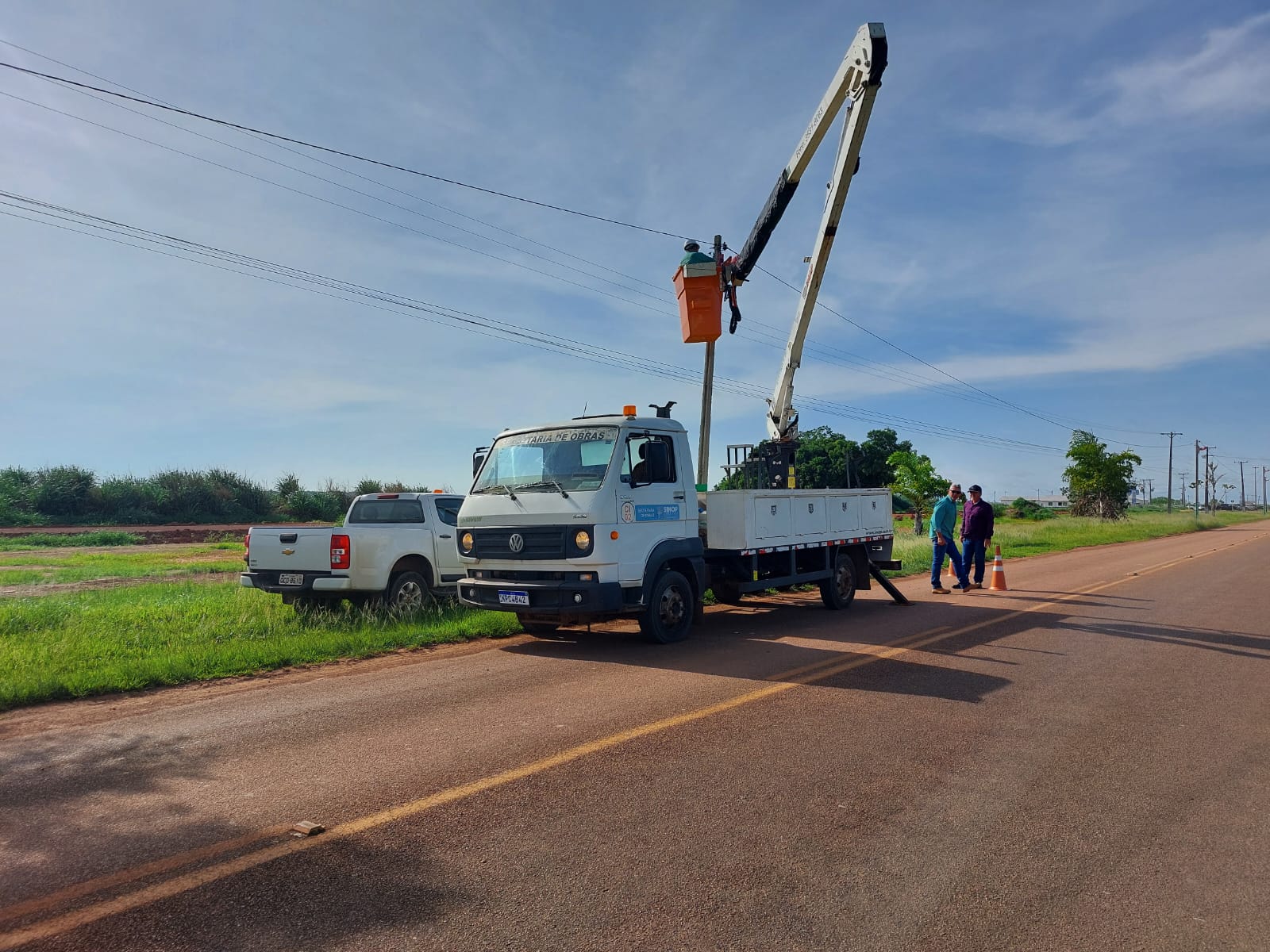 Ilumina Sinop avança com instalação de luminárias LED na via Nino Gianotte e outros pontos