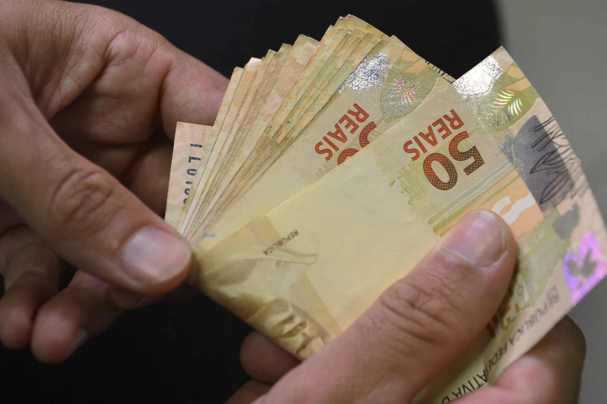 No Rio, 47,3% devem quitar dívidas com 13º salário, diz Fecomércio