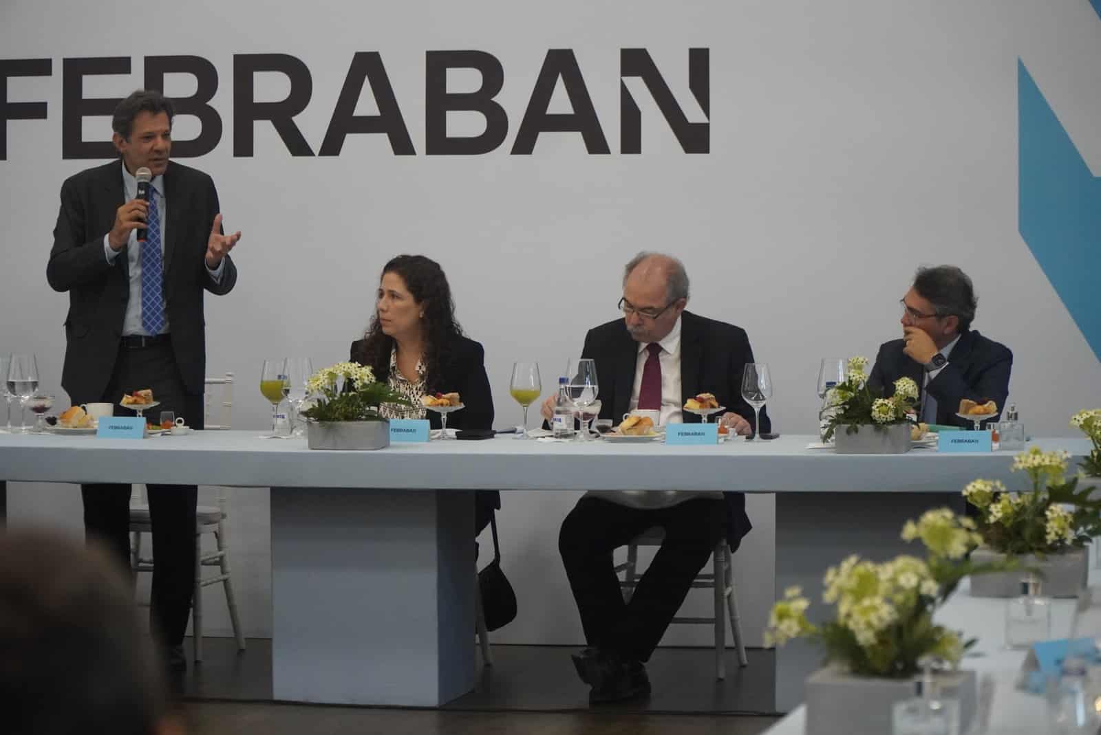 “É uma vergonha o que está acontecendo no Carf”, diz ministro da Fazenda