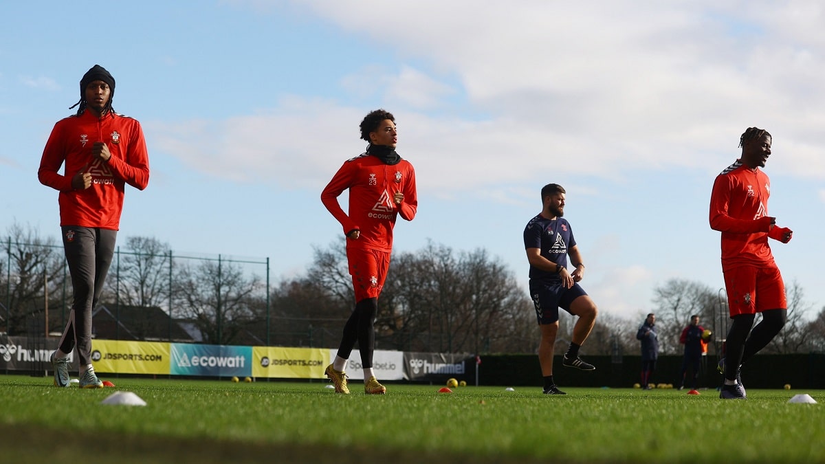 Southampton x Nottingham Forest; onde assistir ao vivo o jogo desta quarta-feira (4) pela Premier League