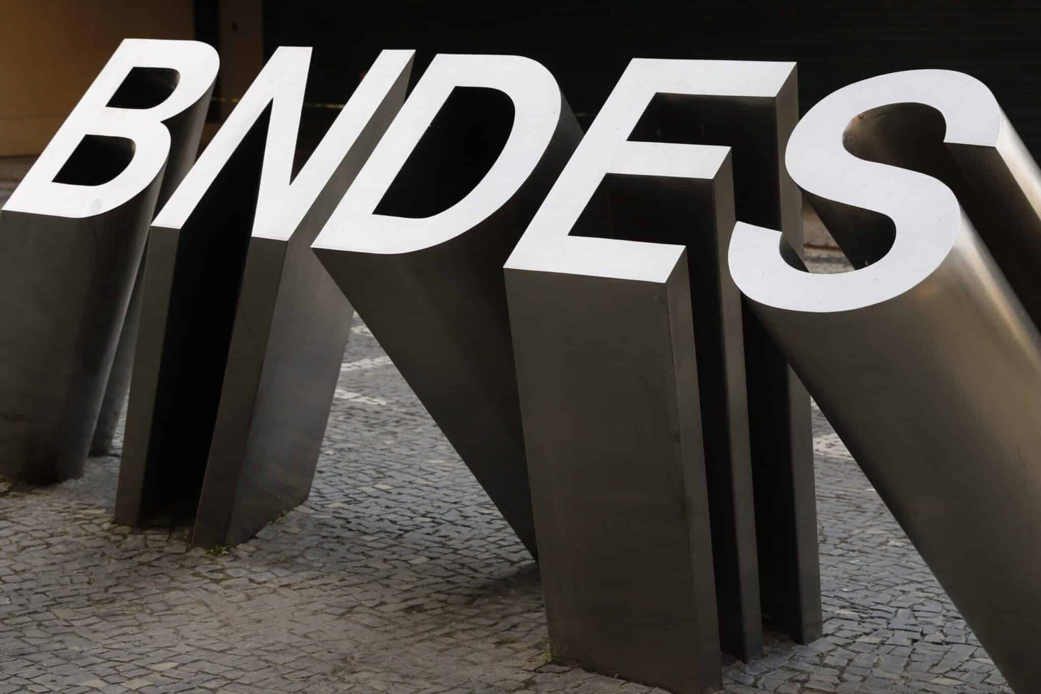 Conselho aprova nomes de Mercadante para presidente do BNDES