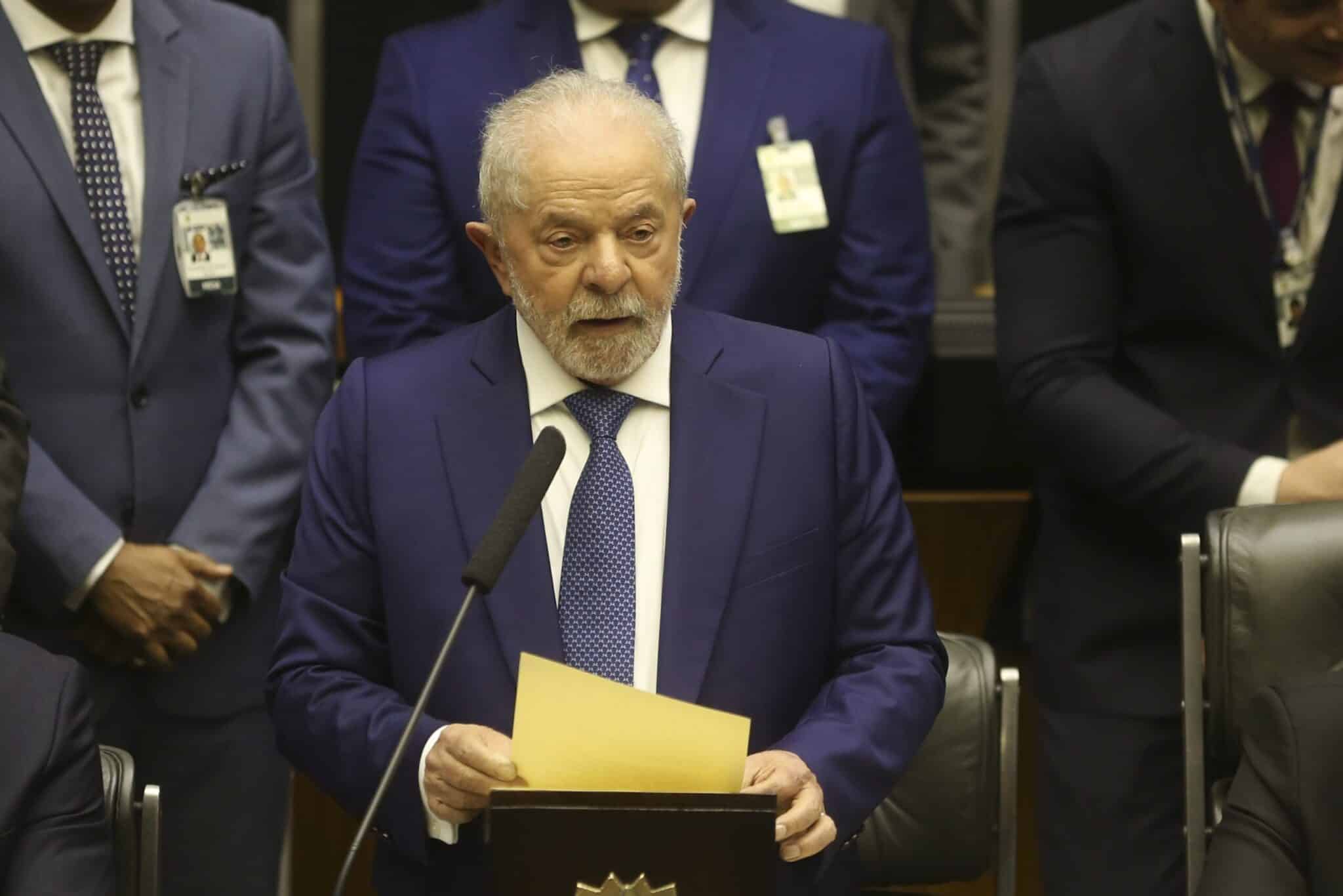 Em seu primeiro dia como presidente, Lula assina 52 decretos e 4 MPs
