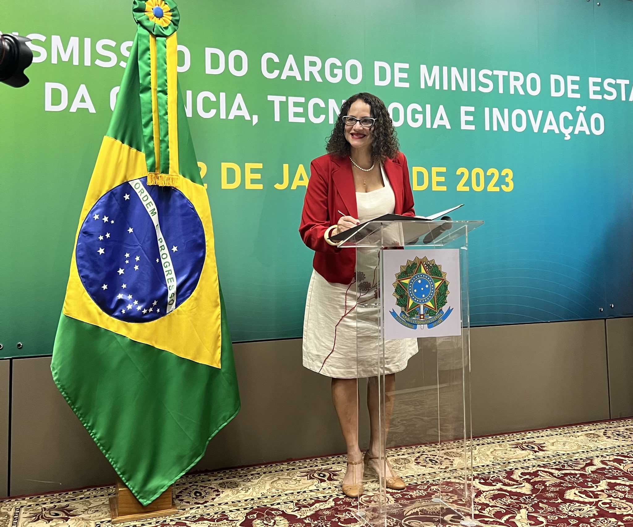 Luciana Santos assume o Ministério da Ciência e Tecnologia