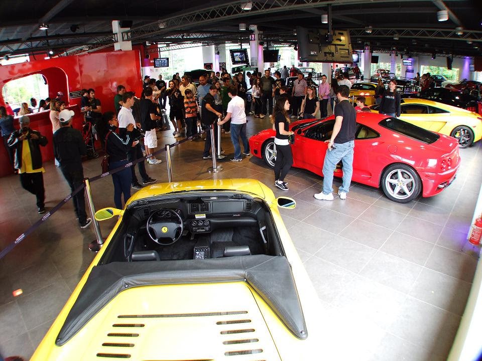 Pilote um Tesla por R$ 200