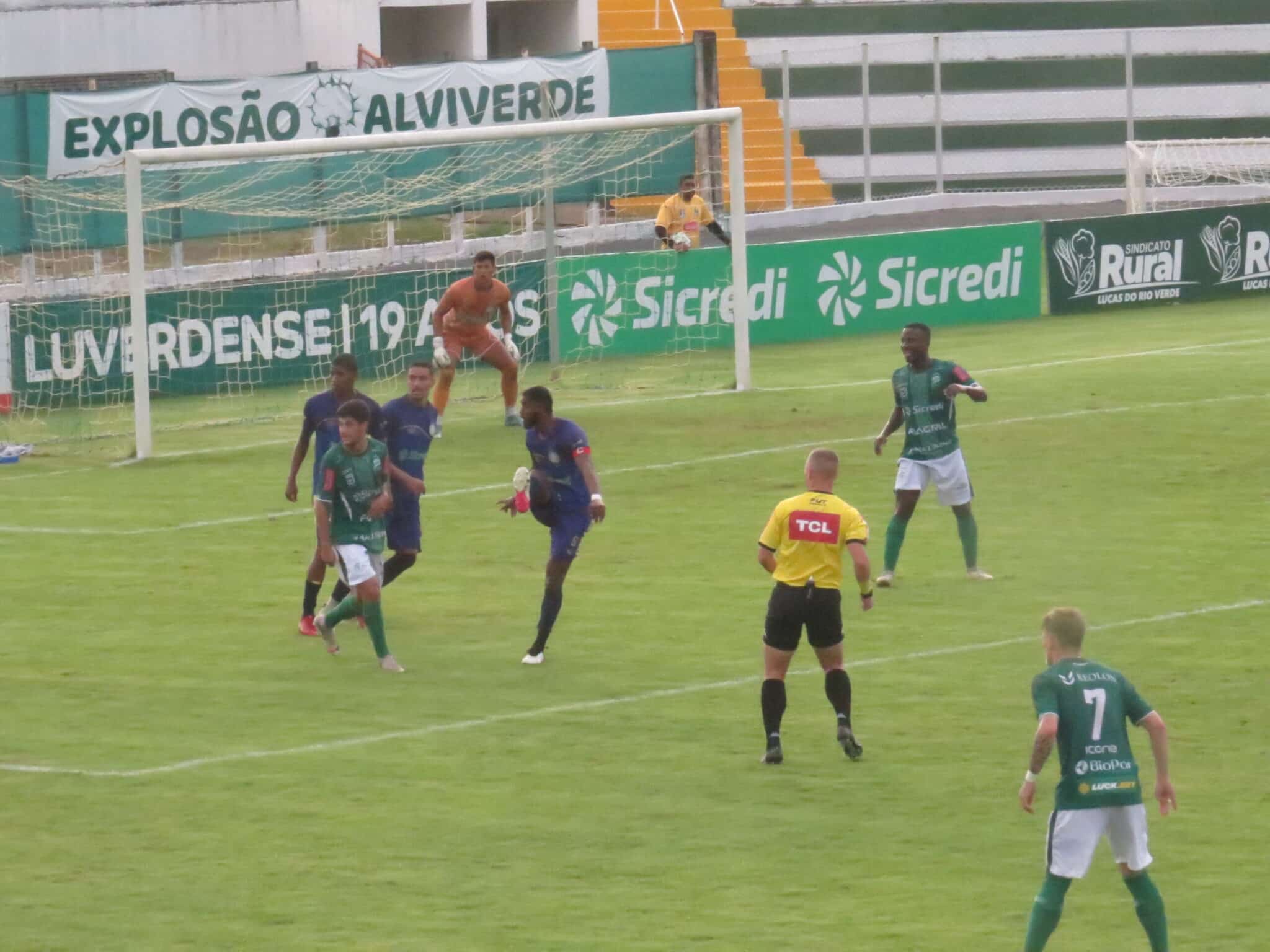 De virada, finalmente Luverdense consegue a primeira vitória em casa na temporada