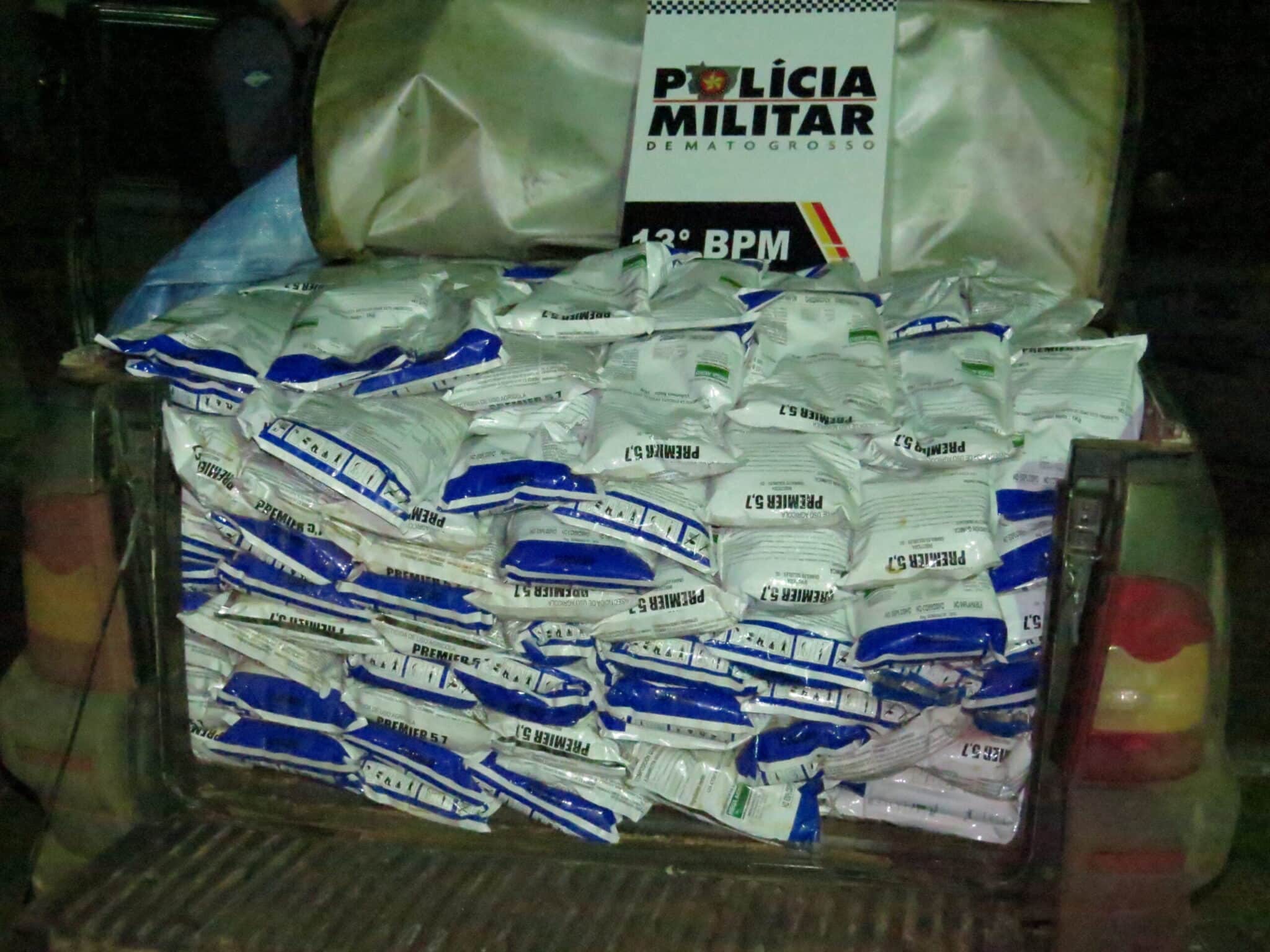 Lucas do Rio Verde: PM apreende pick up Strada carregada com defensivos contrabandeados