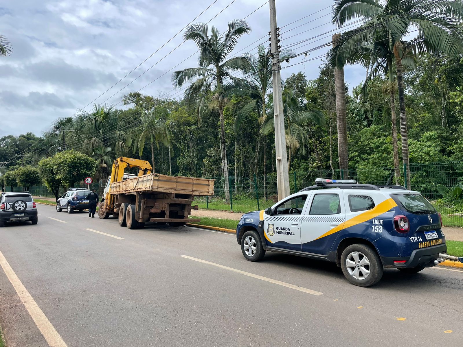 Guarda Civil Municipal apreende caminhão munck com queixa de furto em Sorriso