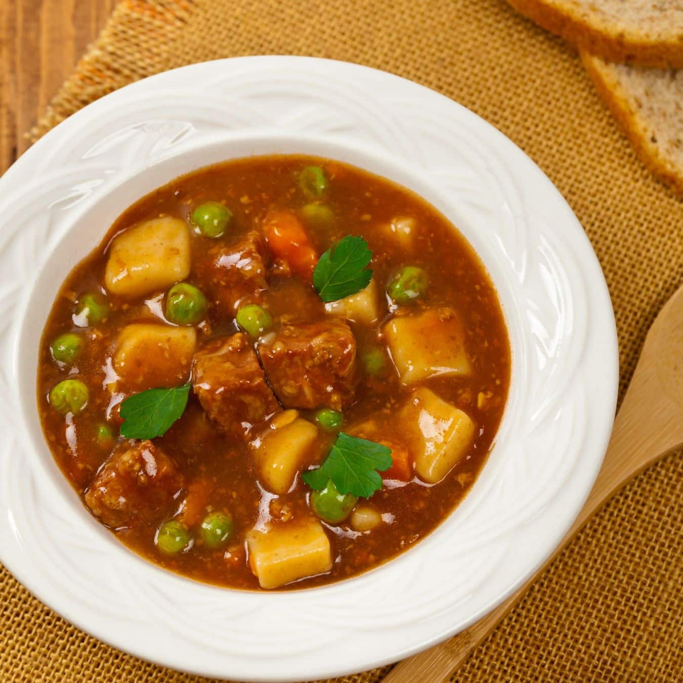 Como fazer carne de panela assada com legumes?
