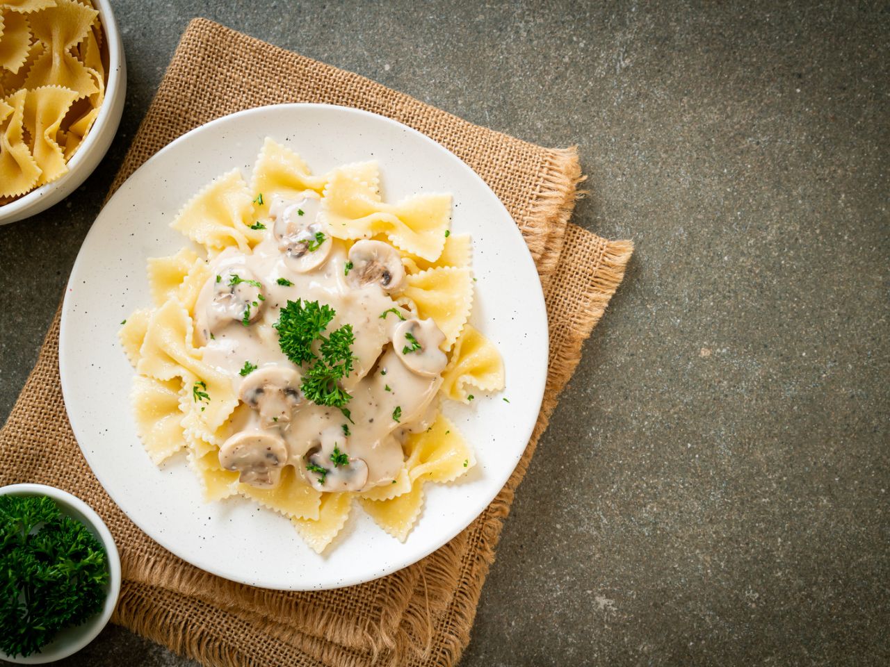Como fazer macarrão ao molho branco?