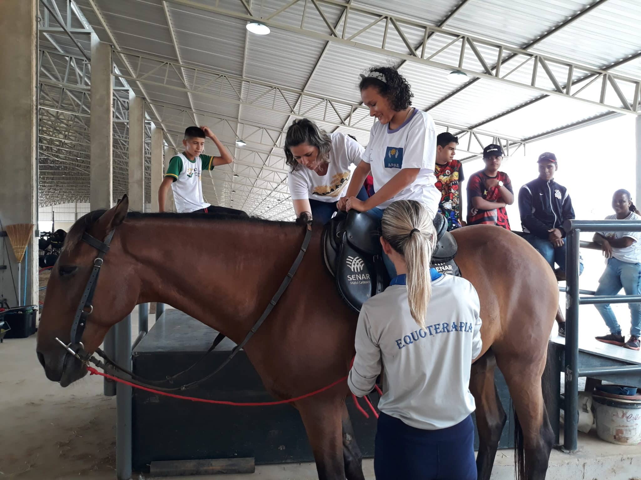 Alunos da Escola Renascer retomam atividades do projeto de equoterapia