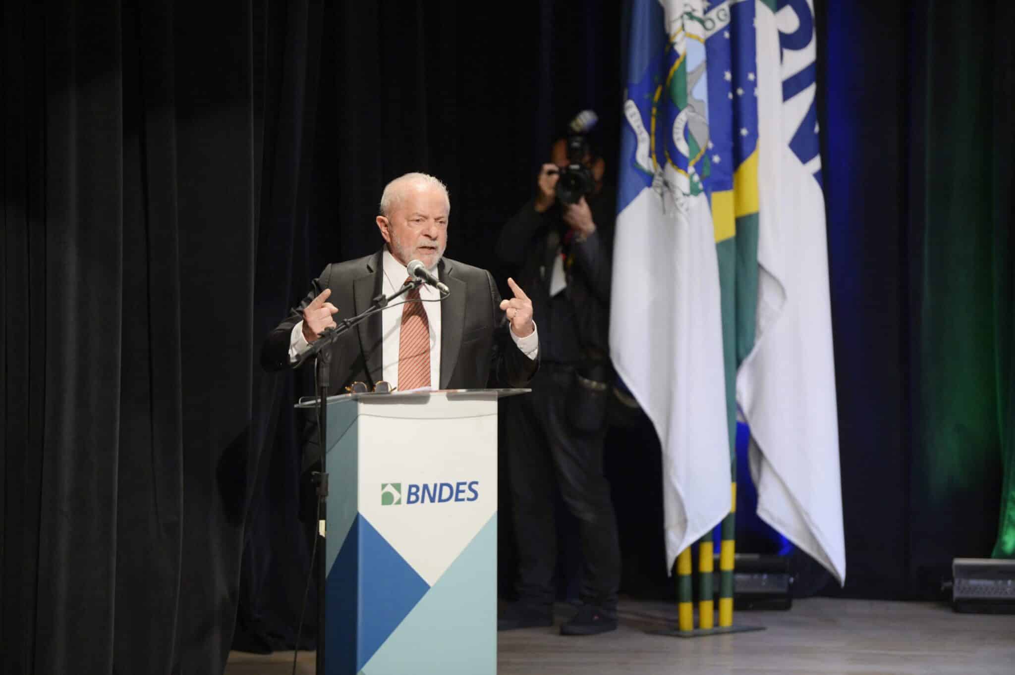 Lula volta a criticar o nível da taxa Selic