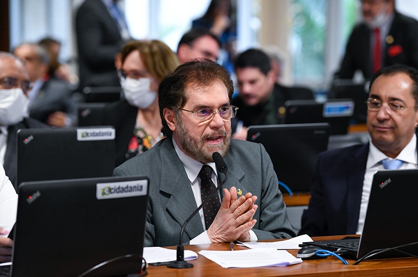pec estipula mandatos de oito anos para ministros do stf