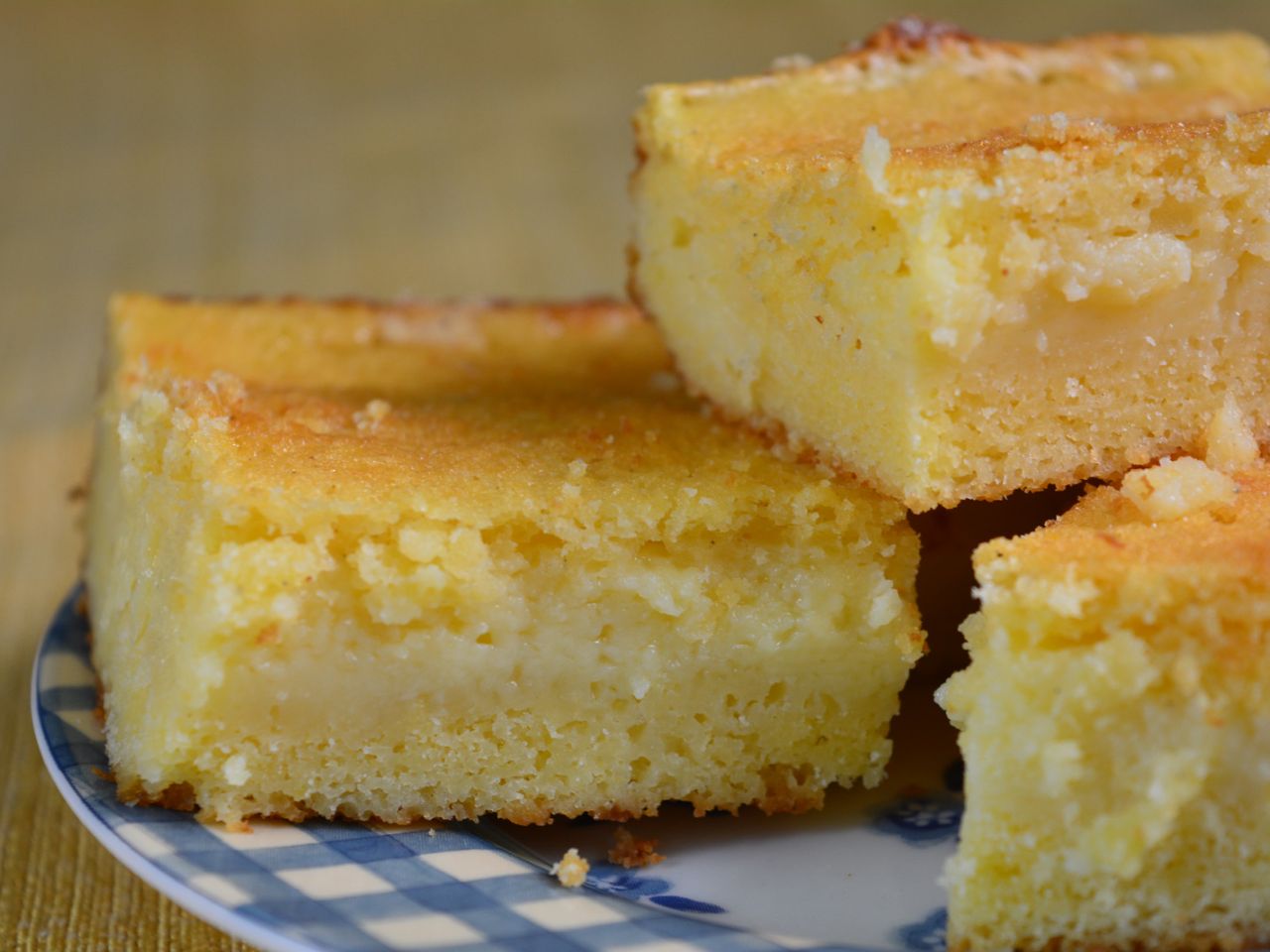 Receita de bolo de milho cremoso no lanche da tarde