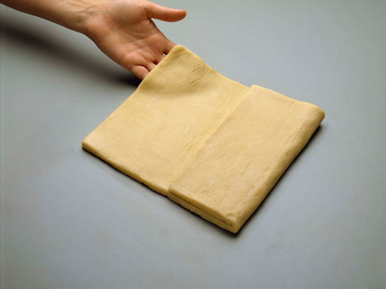 Receita de massa de pastel simples e fácil de fazer