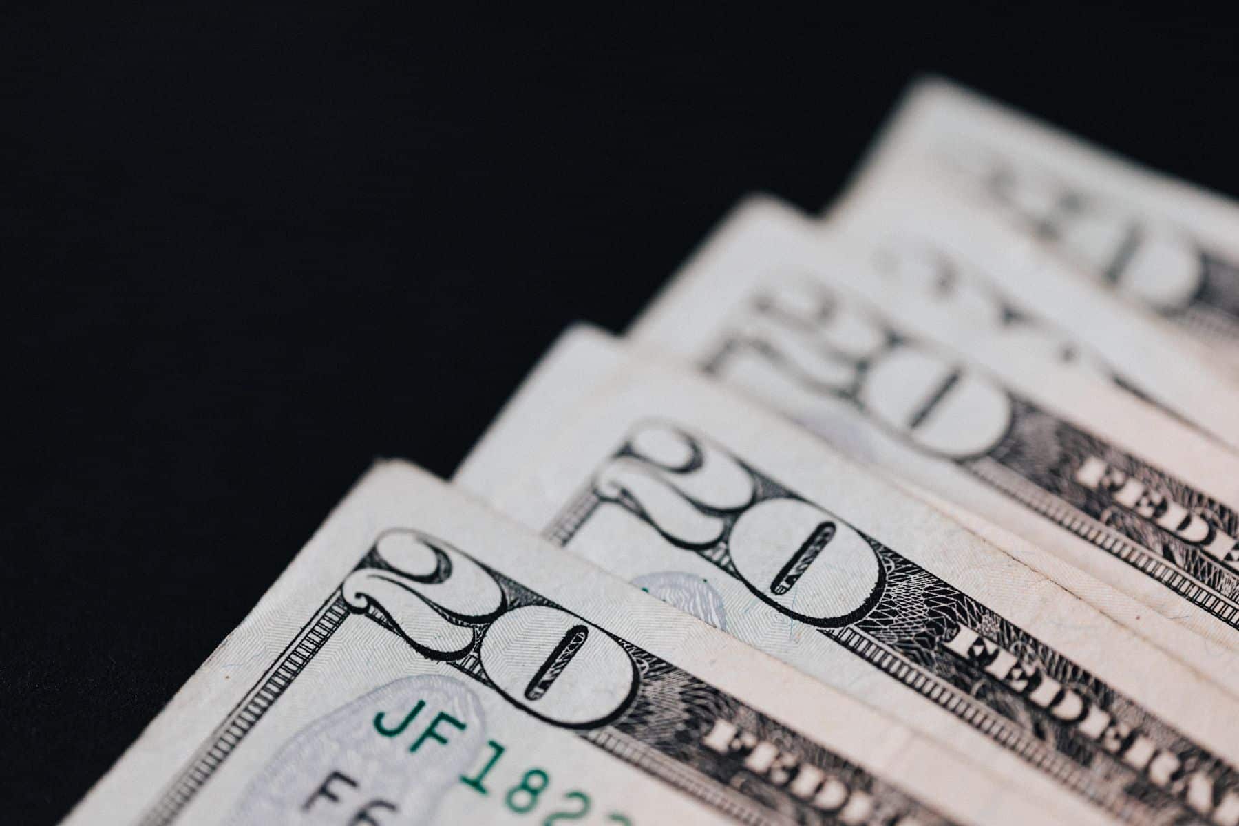 Dólar cai para R$ 5,09 após anúncio de arcabouço fiscal