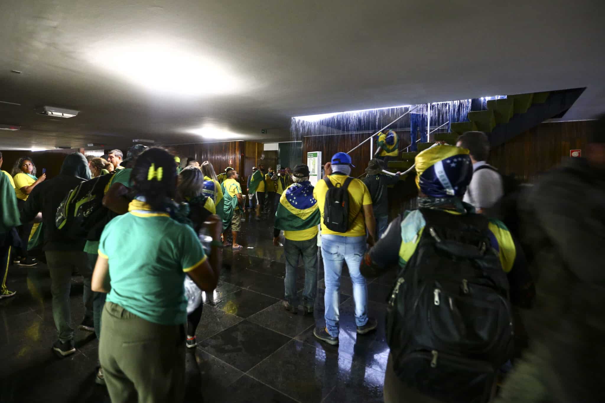 Moraes liberta mais 149 mulheres presas por atos em Brasília