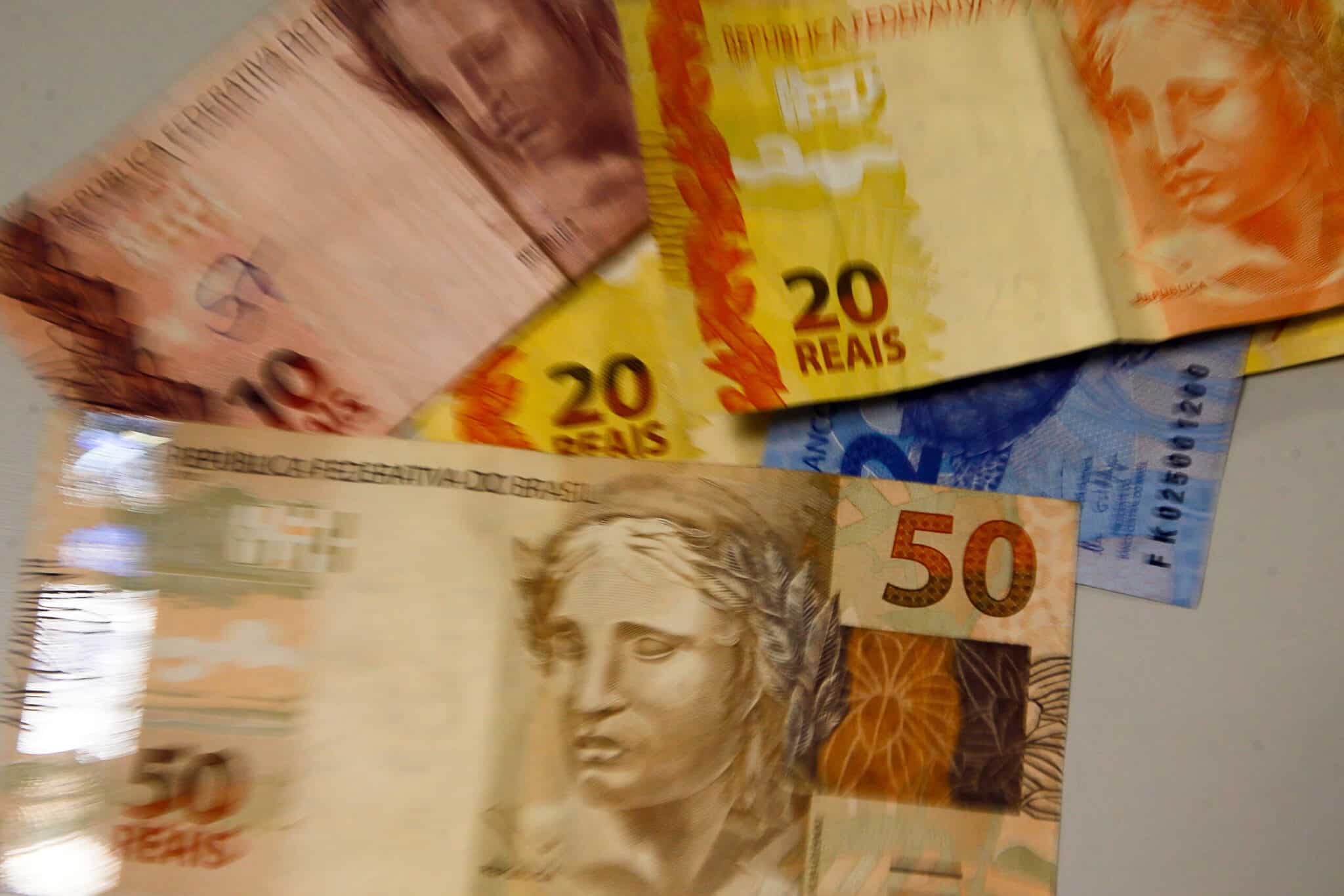 Nascidos em março e abril podem sacar abono a partir de quarta-feira