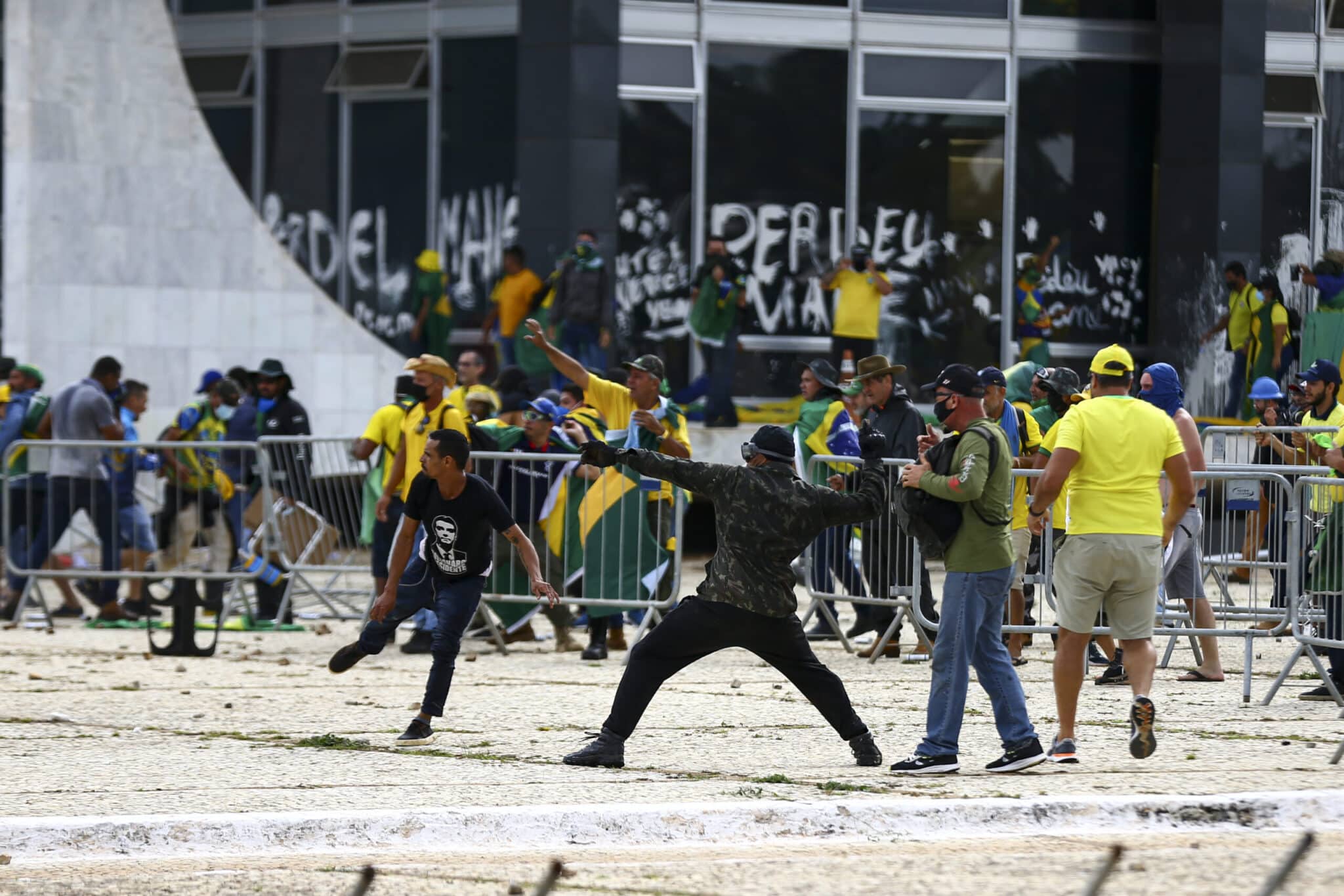 PGR denuncia mais 100 pessoas por atos em 8 de janeiro
