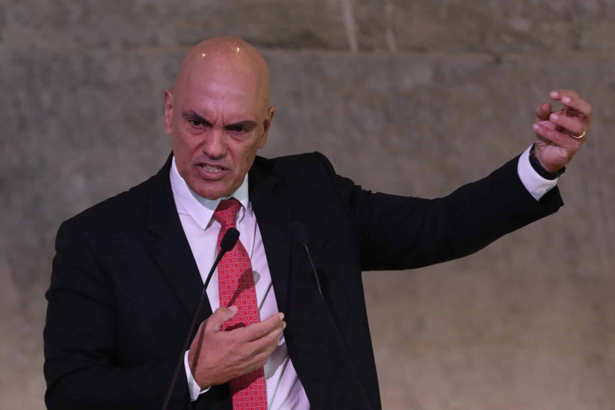 Moraes manda PF marcar depoimento de Bolsonaro sobre atos em Brasília