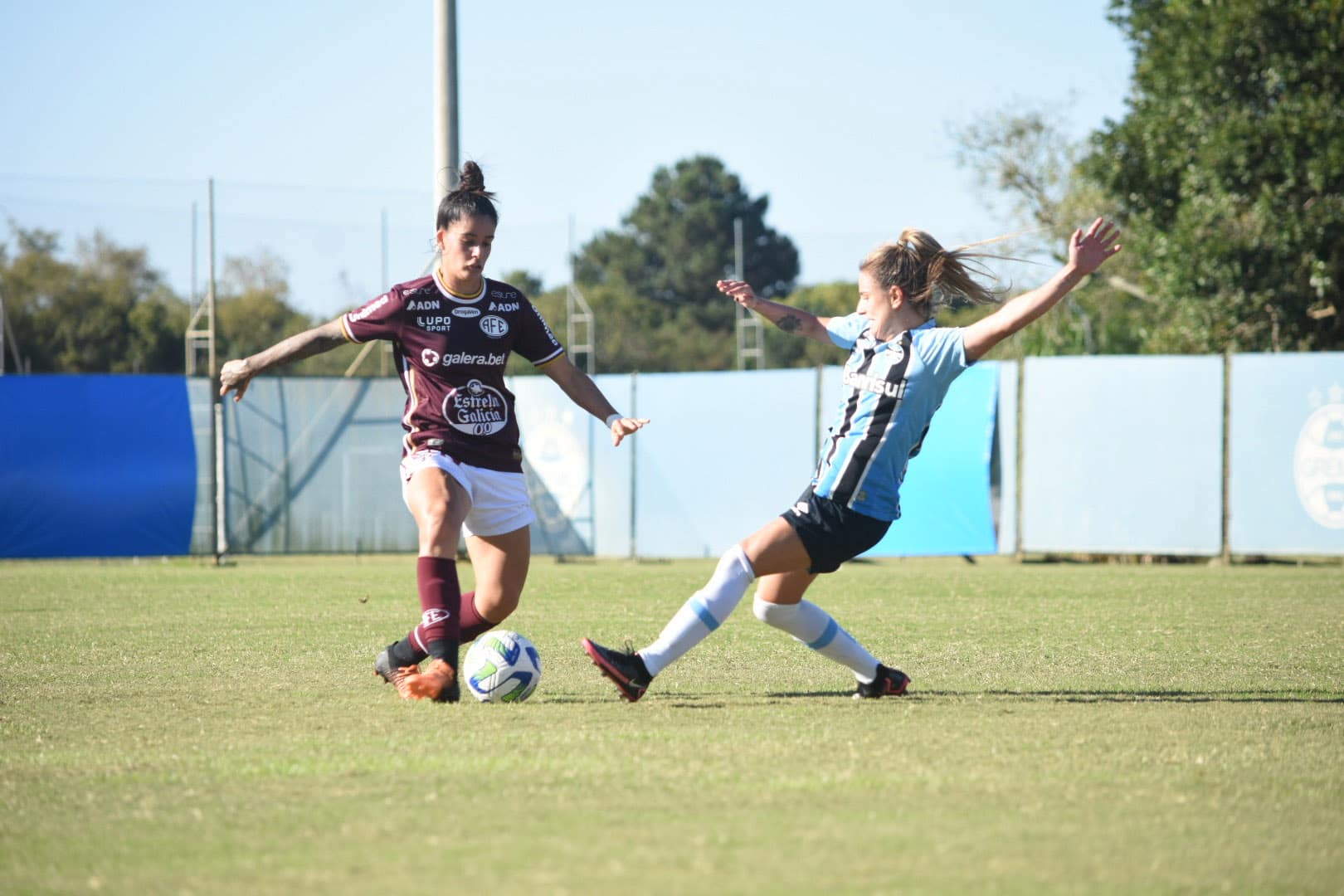 ferroviaria vence o gremio e retoma a lideranca do brasileiro feminino