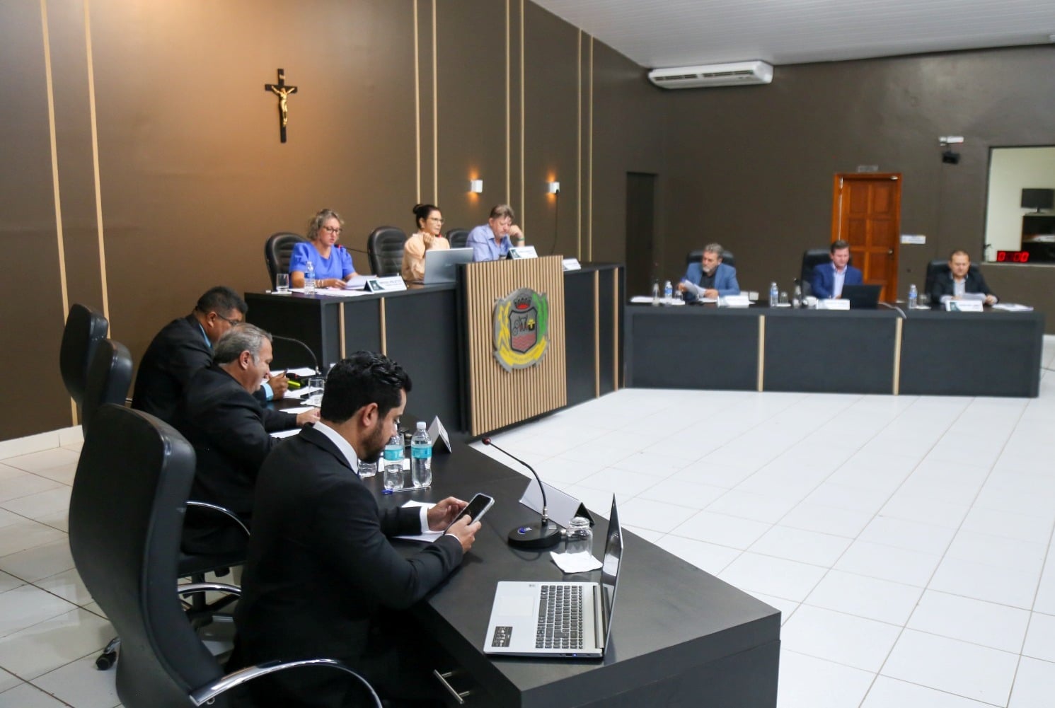Câmara aprova LDO em sessão que definiu homenagens a ex-vereadores luverdenses