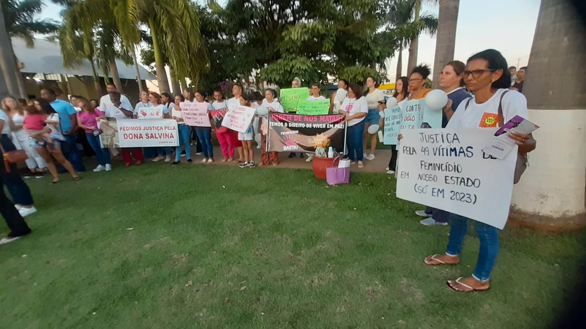 Manifesto pede justiça a mulheres vítimas de violência em Lucas do Rio Verde