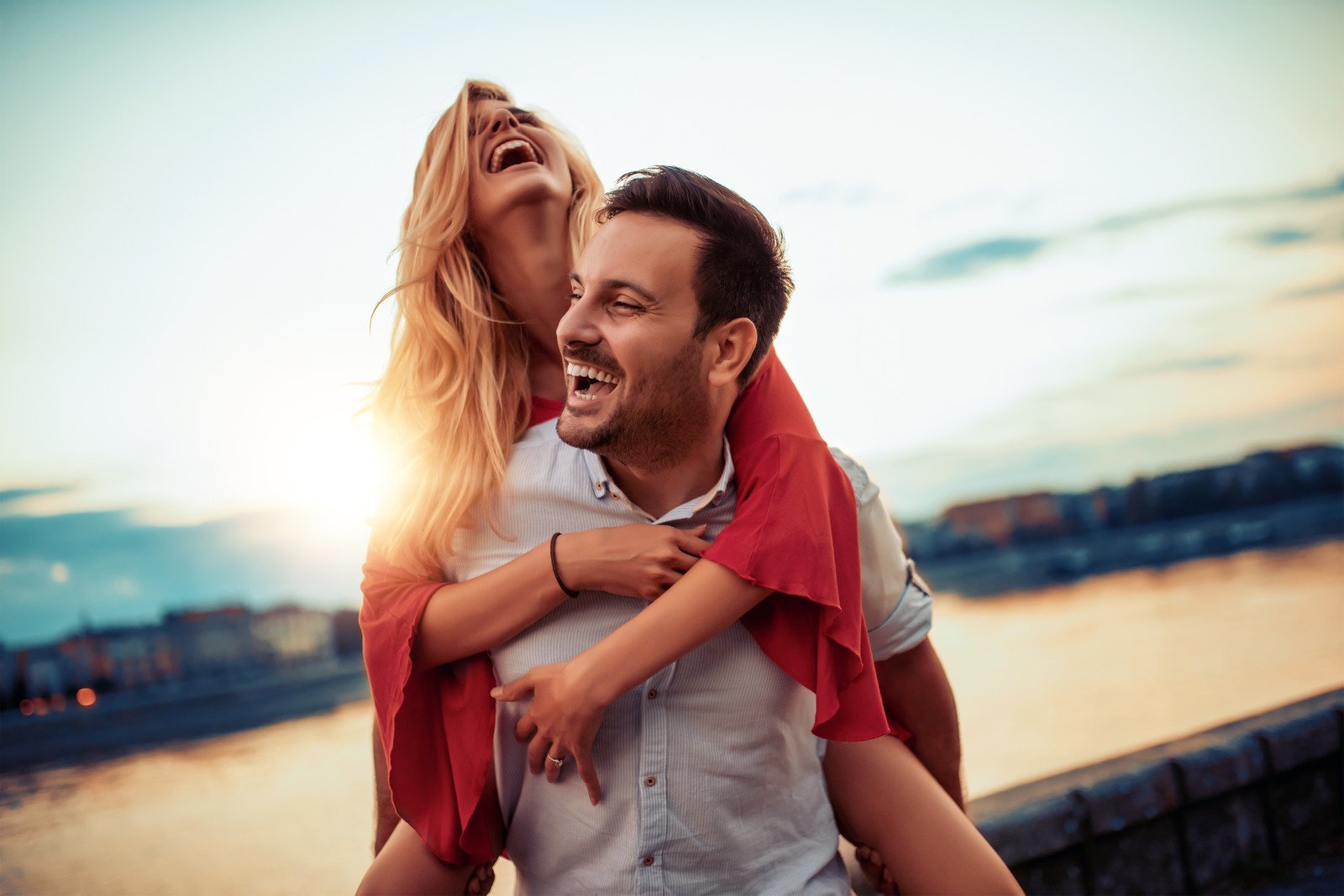 Será que Cupido escolheu você? Saiba se o romance está prestes a florescer para o seu signo neste domingo (16/03)