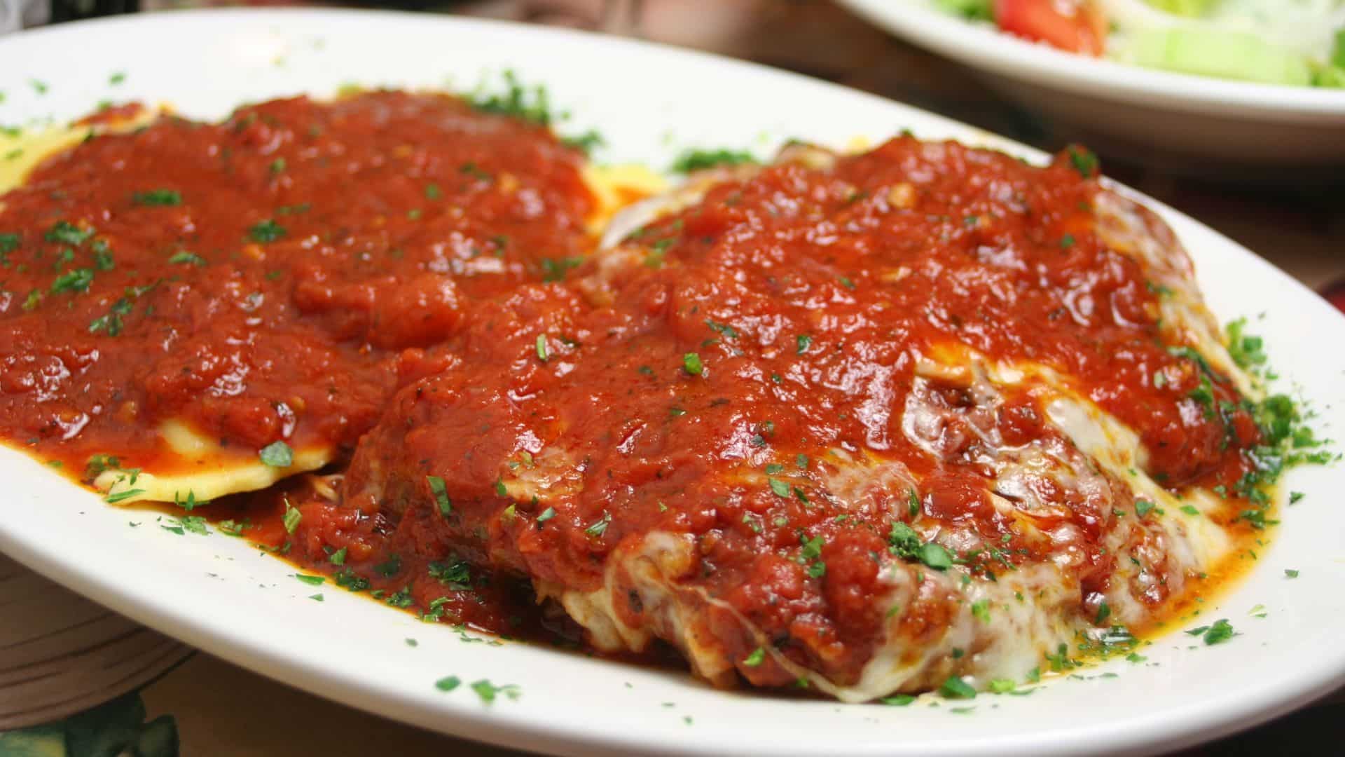 Filé de frango à parmegiana: a receita clássica brasileira