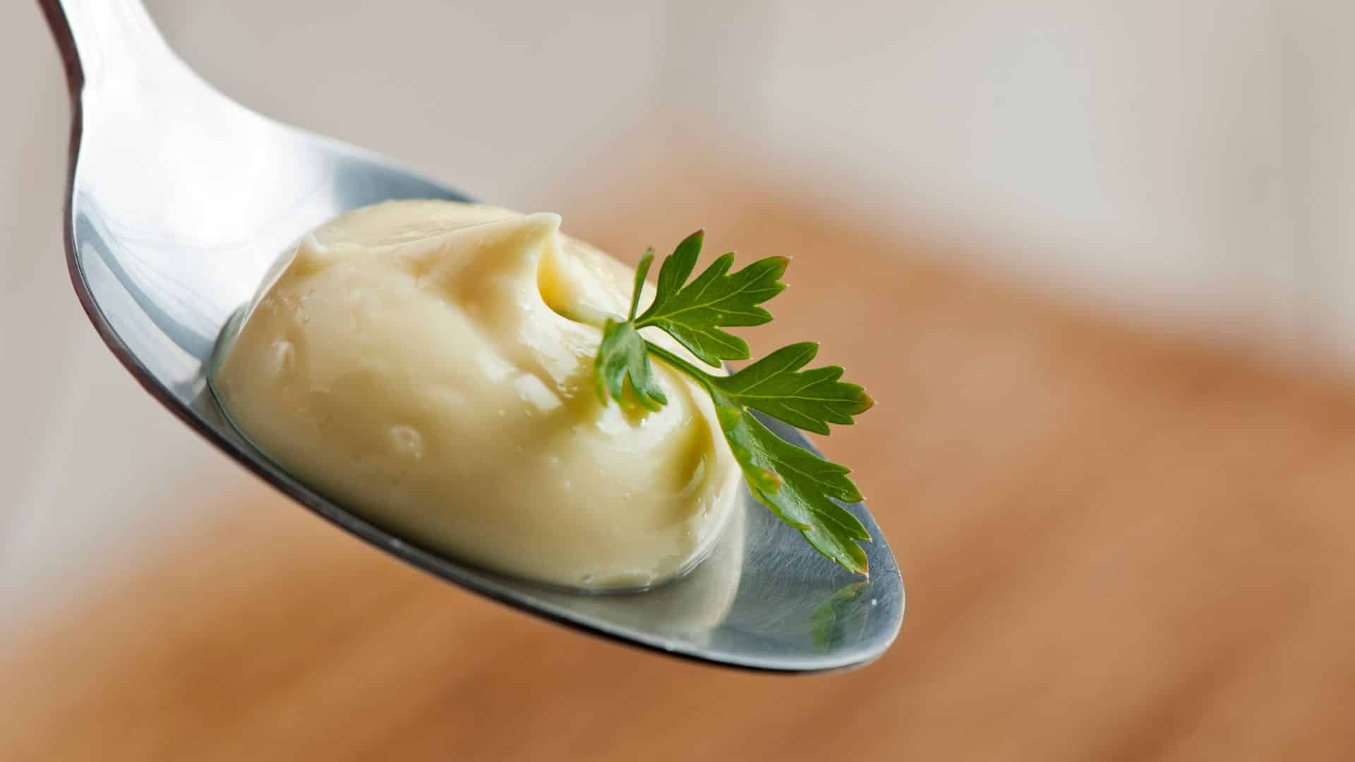 4 receitas de maionese verde para seus lanches